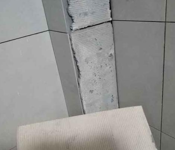 金东瓷砖空鼓维修公司分享下厨房瓷砖脱落的补救措施。
